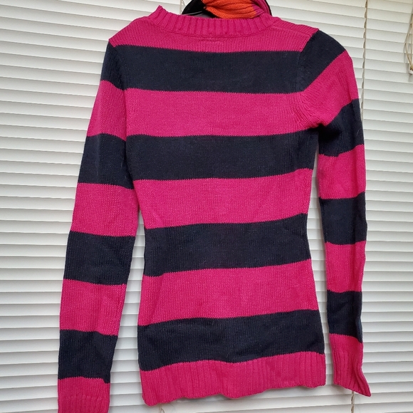 Sweater - Picture 4 of 4